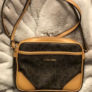 Calvin Klein purse ( small brown purse)